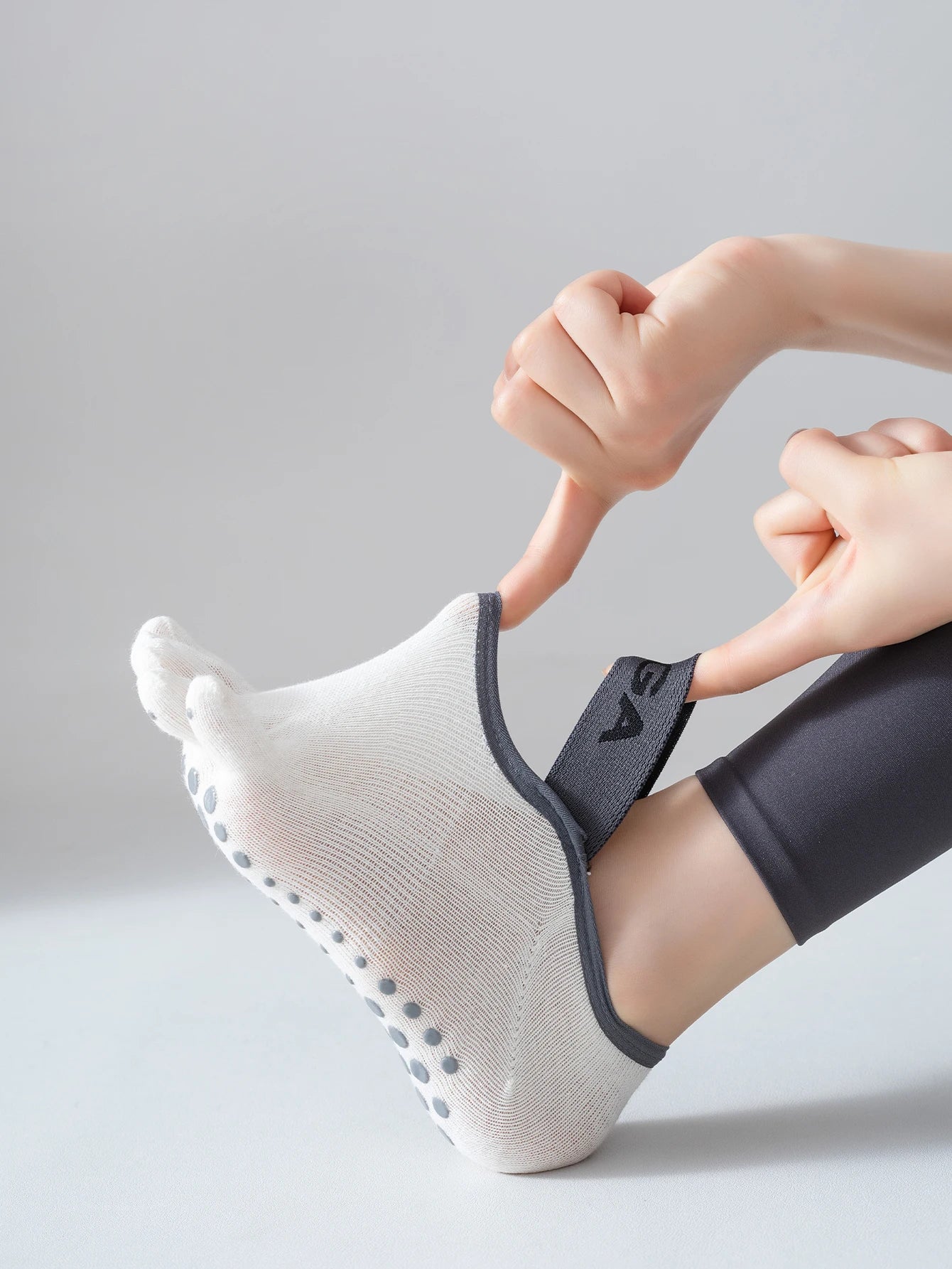 1 Pair Women's Anti Slip Five Toe Yoga Pilates Socks